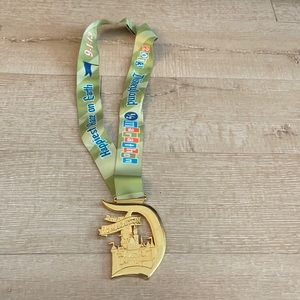 2013 Disneyland 1/2 marathon race medal